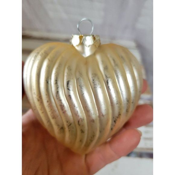 Fancy white ripple heart glass ornament Xmas tree - Picture 3 of 7
